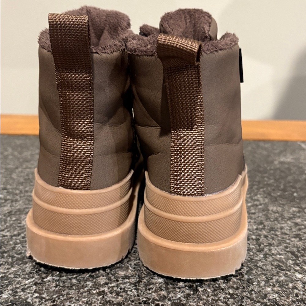 H&M Warm-Lined waterproof Boots Size 10. EUC - Picture 3 of 6